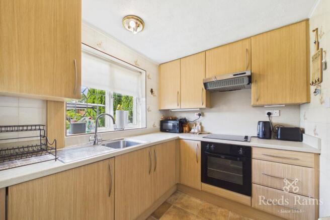 2 bed Semi-Detached for sale Image 8