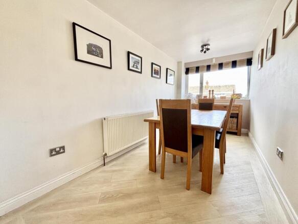 4 bed Detached for sale Image 9