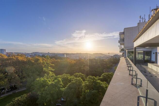 Three-bedroom apartment located in one of Lisbon¿s