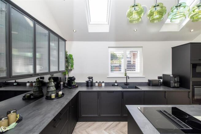 3 bed Detached Bungalow for sale Image 6