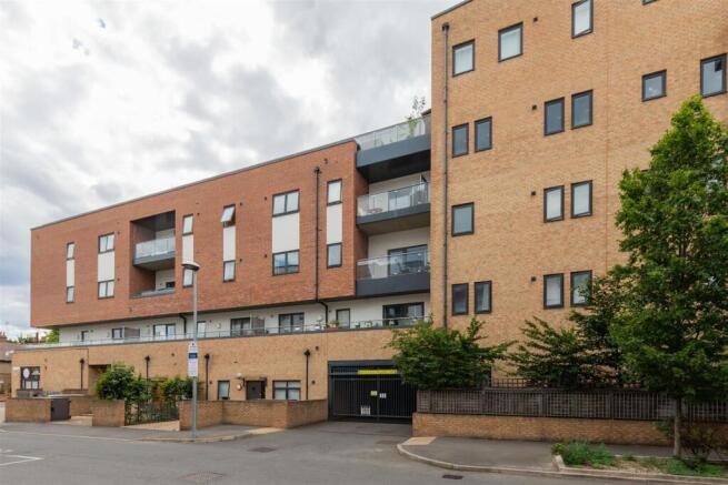 Thornbury Way, E17