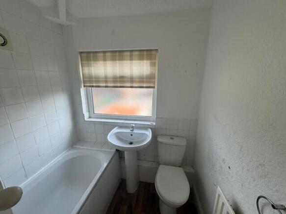 3 bed Semi-Detached to rent Image 7