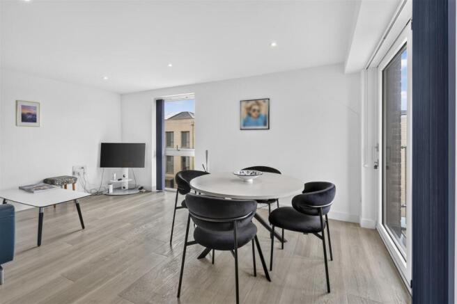 2 bed Apartment for sale Image 11
