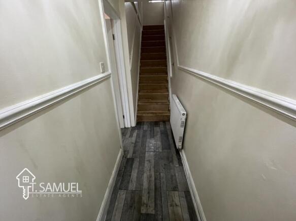Hallway 1.JPG