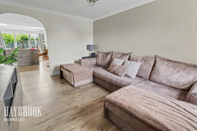 3 bed Semi-Detached for sale Image 4