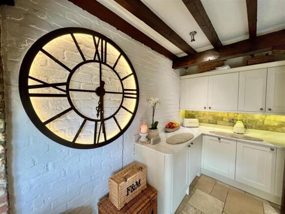 Kitchen - image two.jpg