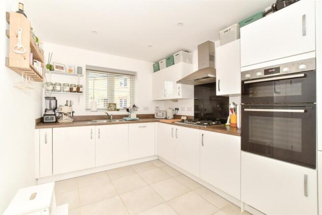 Kitchen/ Dining Room