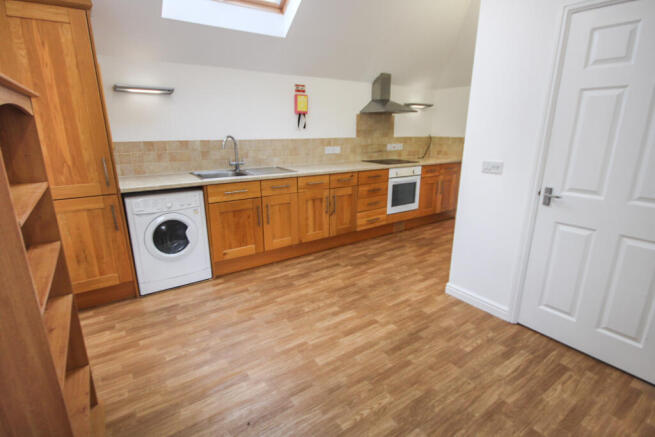 2 bed Terraced to rent Image 4