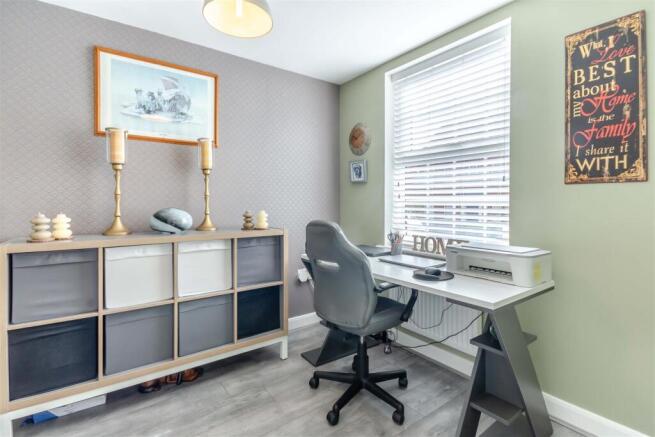 8690582-interior01.jpg