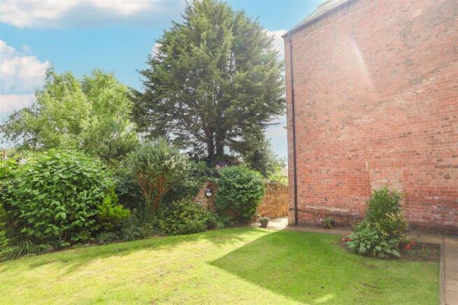 2 bed Apartment for sale Image 5