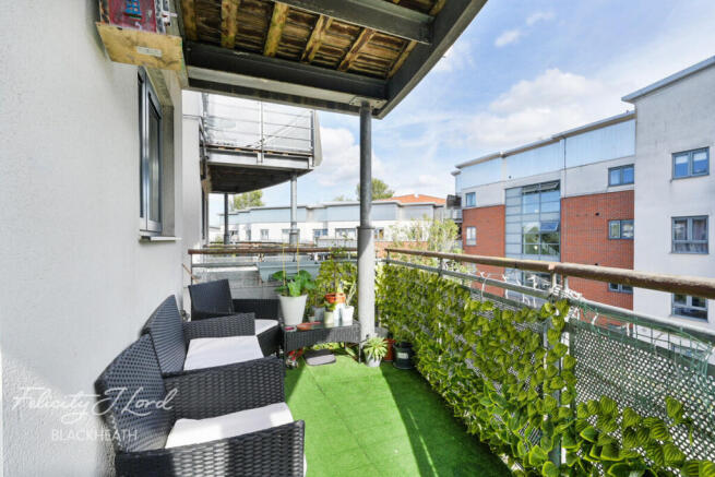 2-bed flat on Berber Parade, LONDON, £260,000