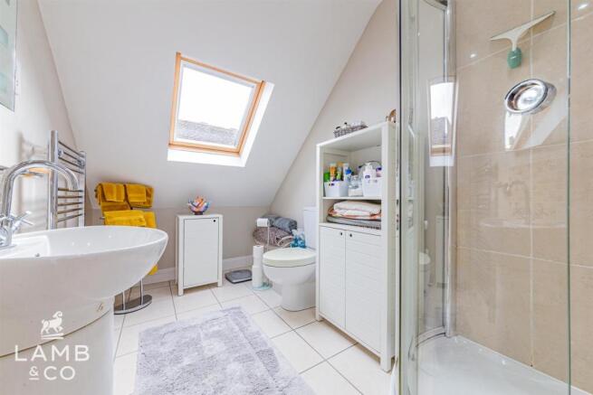 SHOWER ROOM: