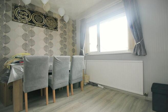 5 bed Semi-Detached for sale Image 8