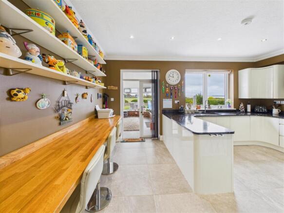 3 bed Detached Bungalow for sale Image 6