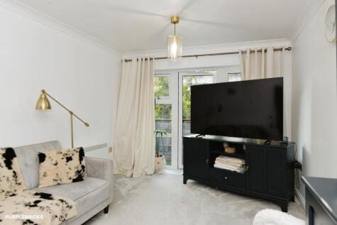 Buckingham Avenue, Slough, SL1