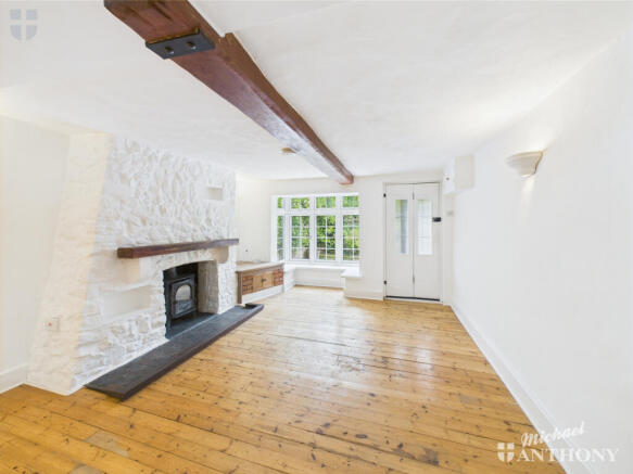 CAM03218G0-PR0664-STILL010