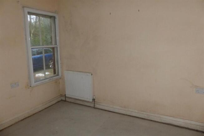 BEDROOM 3/STUDY