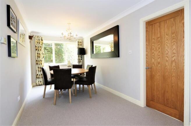 LANDING/DINING AREA