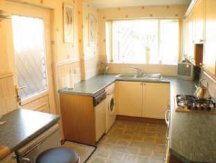 FITTED KITCHEN