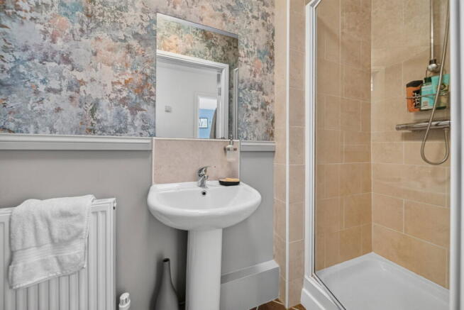 5 bed Town House for sale Image 6