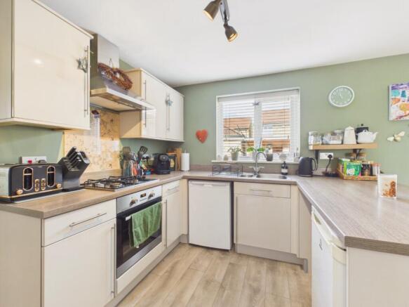 4 bed Semi-Detached for sale Image 9
