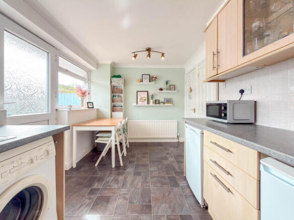 3 bed Semi-Detached for sale Image 4