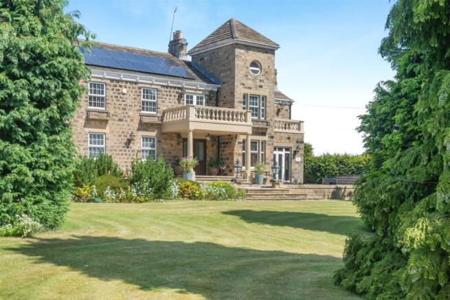 5 bed Detached for sale in leeds
