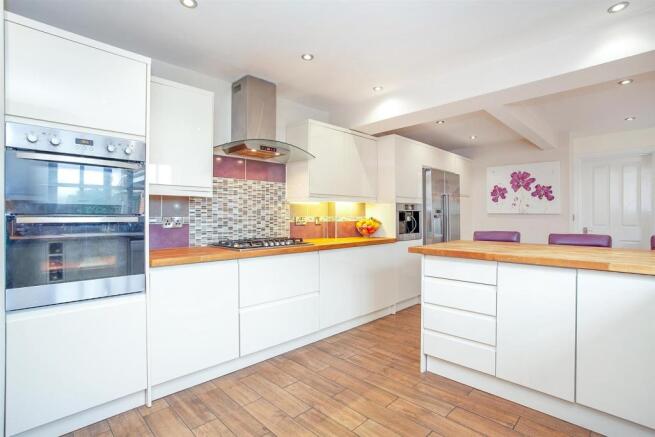 Kitchen 2.jpg