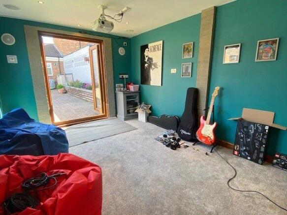 GARDEN ROOM