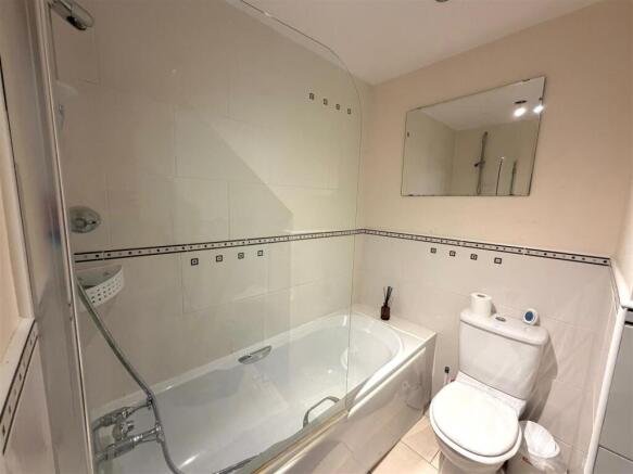 5 bed Detached to rent Image 5