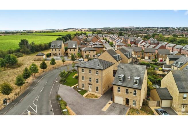 4 bed Semi-Detached for sale Image 2
