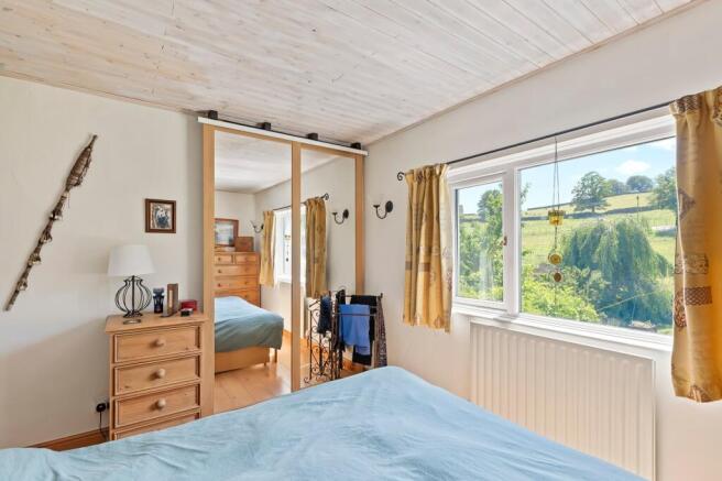 3 bed House for sale Image 4