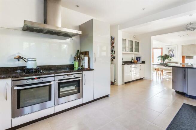 house. Partnership Shere