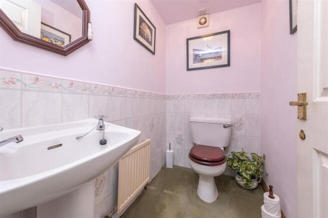 4 bed Detached for sale Image 9