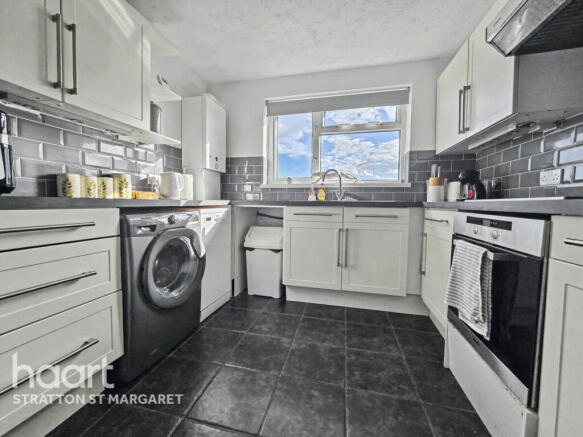 Wordsworth Drive, Swindon photo 4
