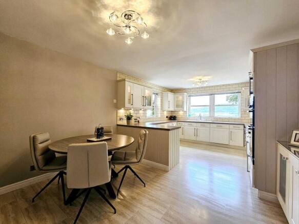 2 bed Flat for sale Image 9