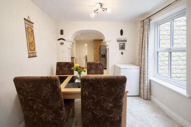 5 bed Detached for sale Image 10