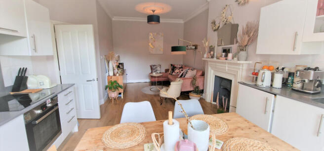 LOUNGE/ DINER