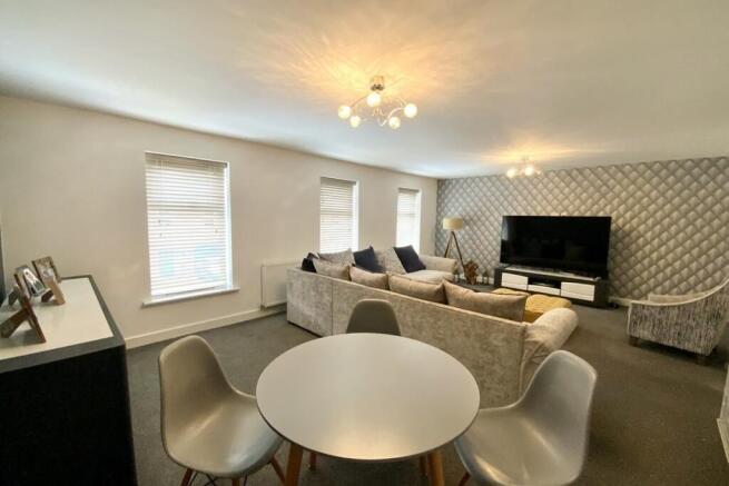 4 bed Detached for sale Image 11