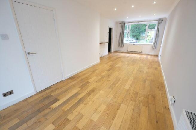 SITTING/DINING ROOM