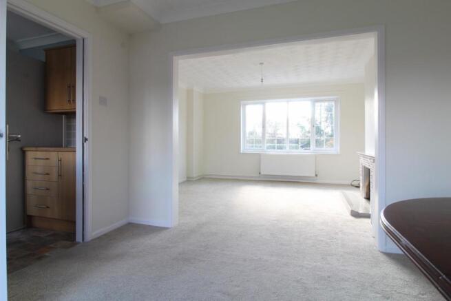 Dining Room & Lounge