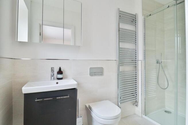 5 bed Detached for sale Image 9