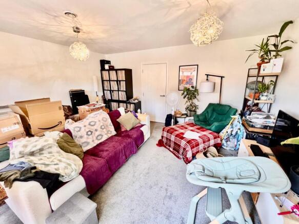 Lounge/Dining Area