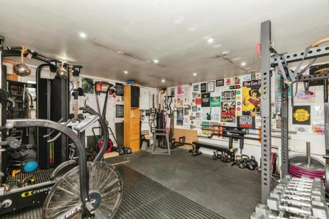 Double Garage / Gym