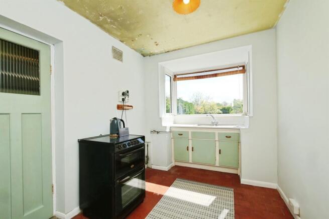 3 bed Semi-Detached for sale Image 6