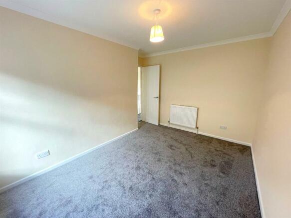 Bedroom 1b.jpg