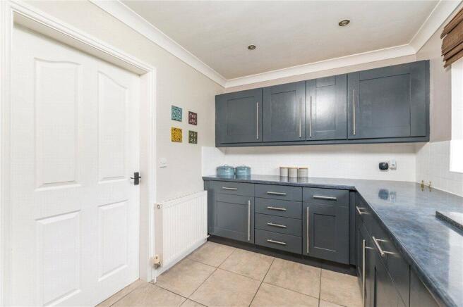5 bed Detached for sale Image 12