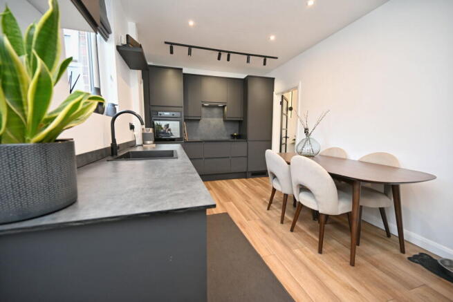 3 bed Terraced for sale Image 4