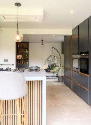 5 bed Link Detached House for sale Image 12