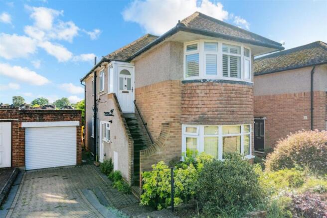 2-bed flat on Stamford Green Road, Epsom, KT18, £350,000